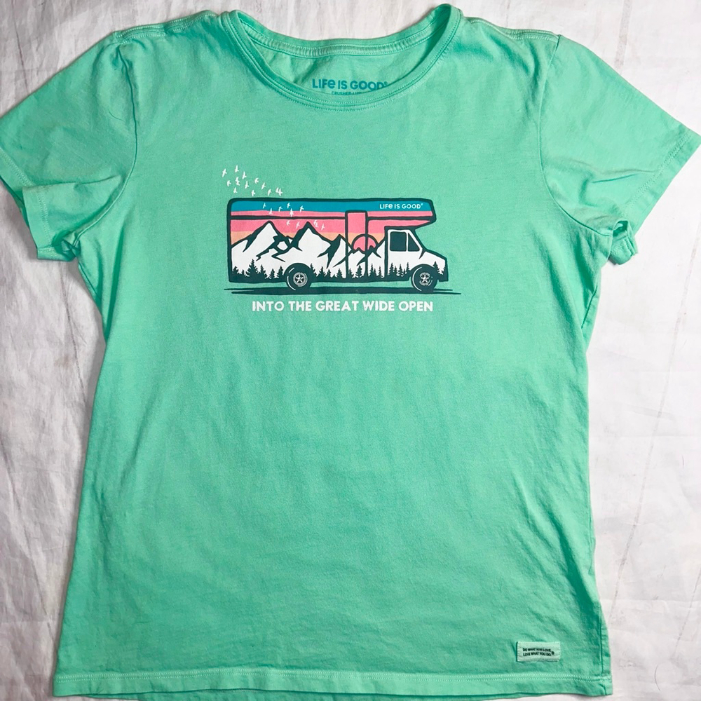 NWOT Women’s Medium Life Is Good Crusher Lite SS TShirt Camping RVing Theme